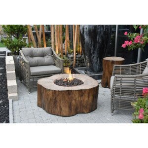 Moderní stůl s plynovým ohništěm z litého betonu v imitaci dřeva (hnědý pařez)